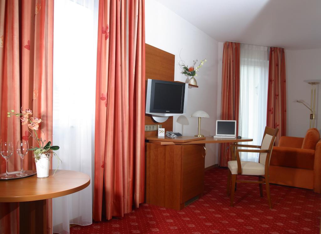 Hotel Zur Pfalz Kandel Quarto foto