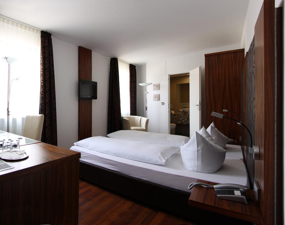 Hotel Zur Pfalz Kandel Quarto foto