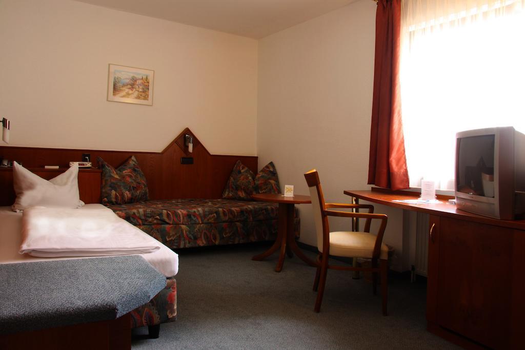 Hotel Zur Pfalz Kandel Quarto foto